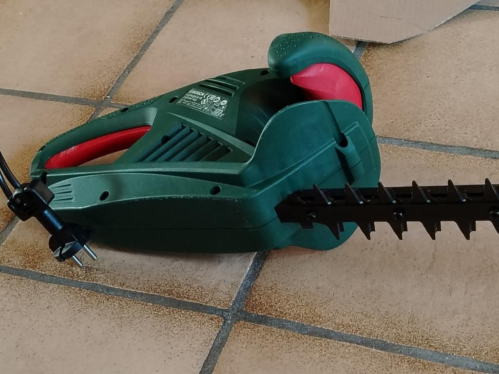 TAILLE HAIES FILAIRE - BONNE AFFAIRE MAINTENANT OU JAMAIS, Enlèvement, Électrique, BOSCH