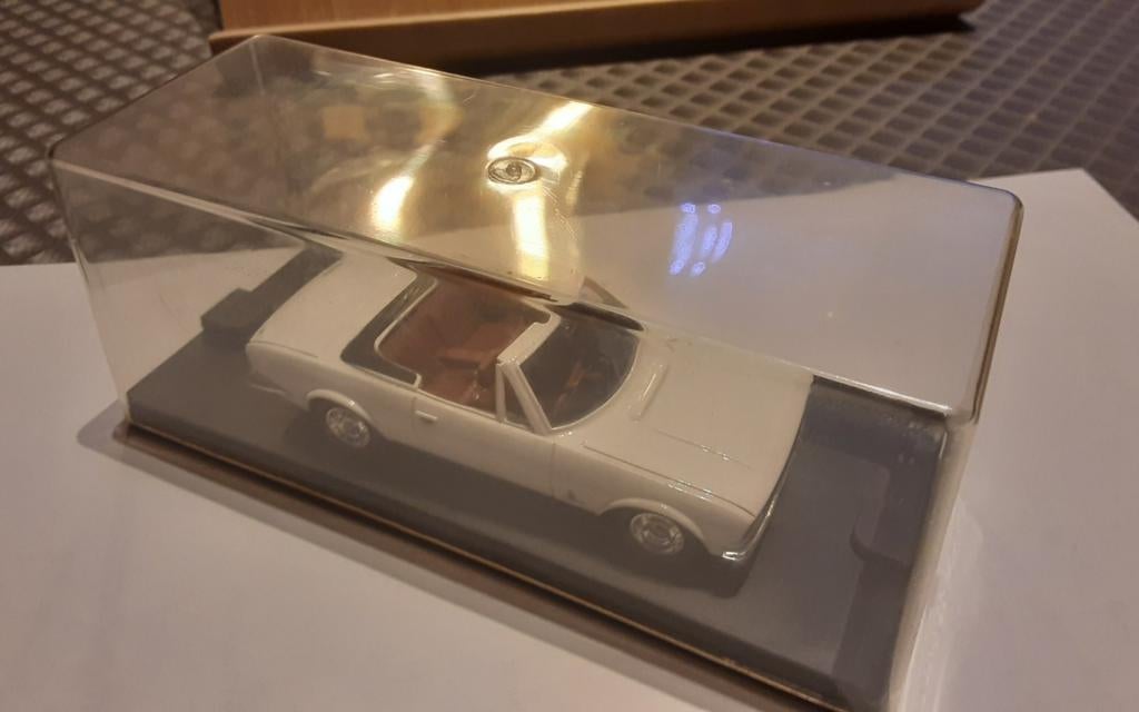 PEUGEOT 504 cabriolet miniatuur, Ophalen of Verzenden, Zo goed als nieuw