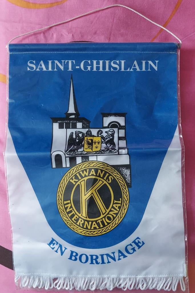 Fanion Saint ghislain en borinage 31 sur 21cm, Enlèvement ou Envoi, Comme neuf