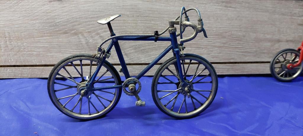 Lot de 2 vélos miniatures décoratifs en métal, style vintage, Enlèvement ou Envoi, Autres types