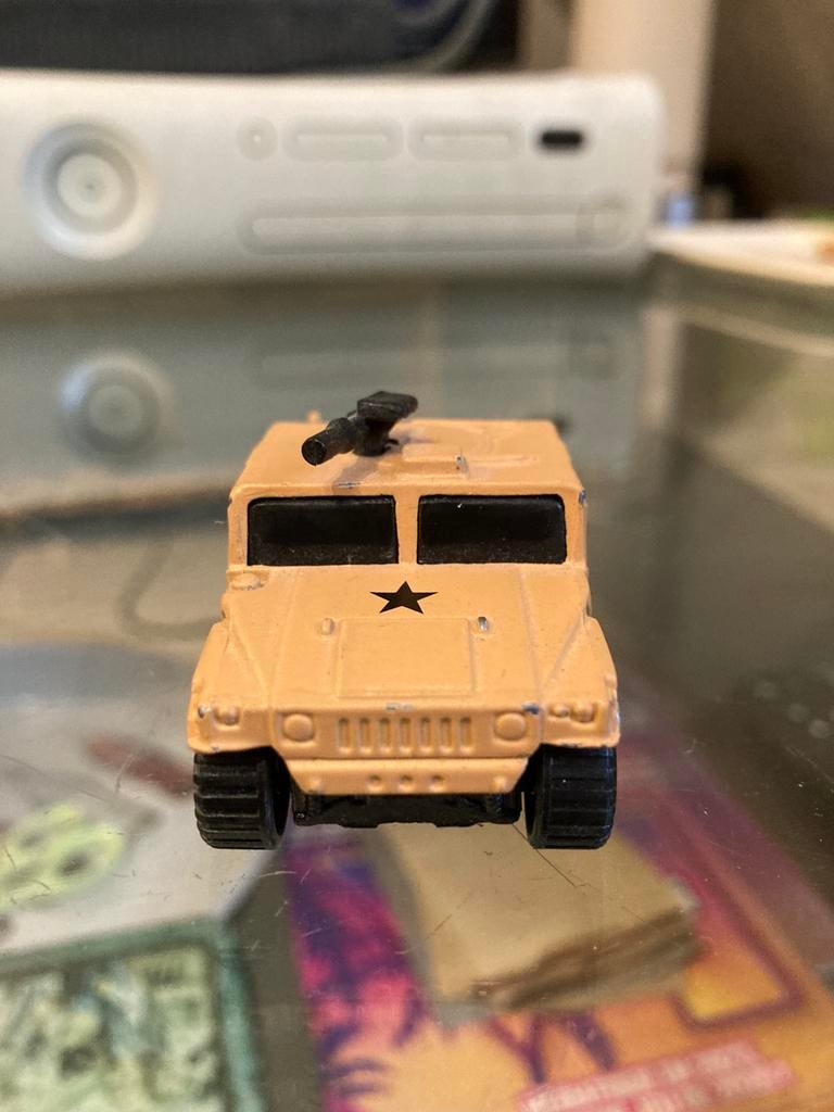Matchbox Hummer militaire avec Machine Gun 1/64., Enlèvement ou Envoi, Comme neuf, Voiture