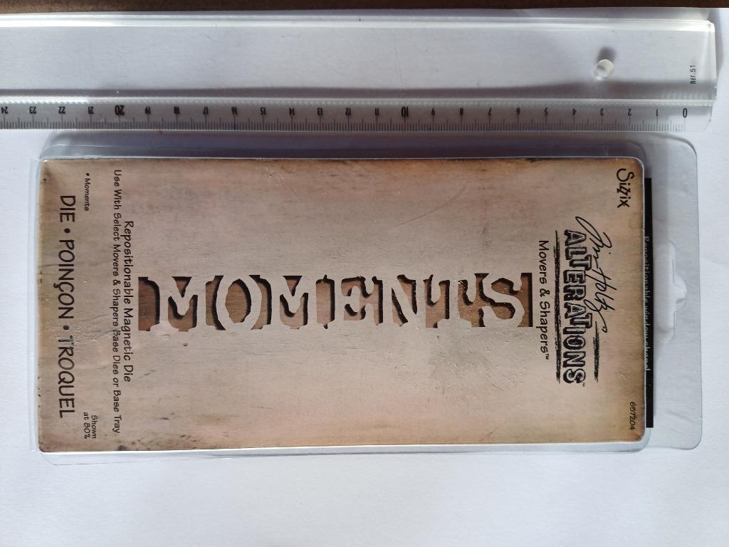 Snijmal "Moments" Tim Holtz, Hobby en Vrije tijd, Ophalen of Verzenden, Zo goed als nieuw