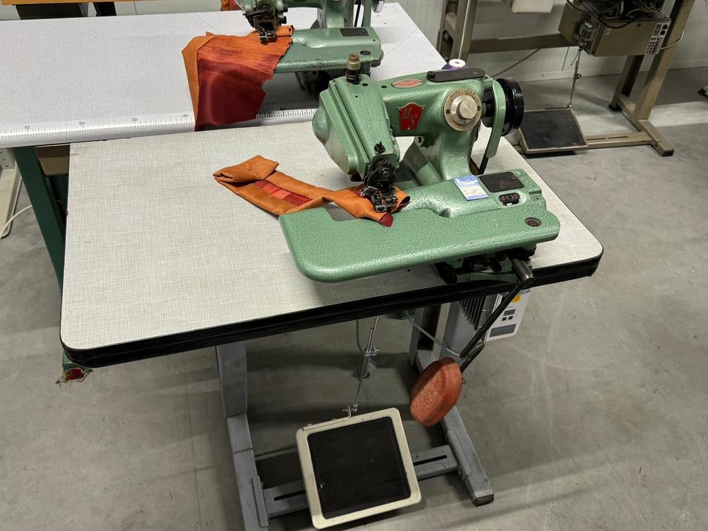 Industriële blindzoom naaimachine US 718-c, Autres marques, Enlèvement ou Envoi, Machine à coudre, Industrie