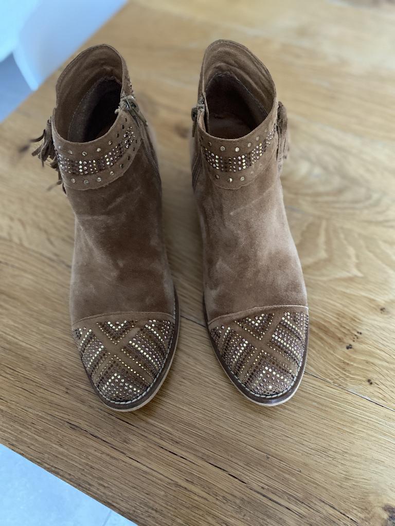 Cowboy (enkel)laarsjes bruin suede met strass, Bruin, Lage of Enkellaarzen, Ophalen of Verzenden, Zo goed als nieuw