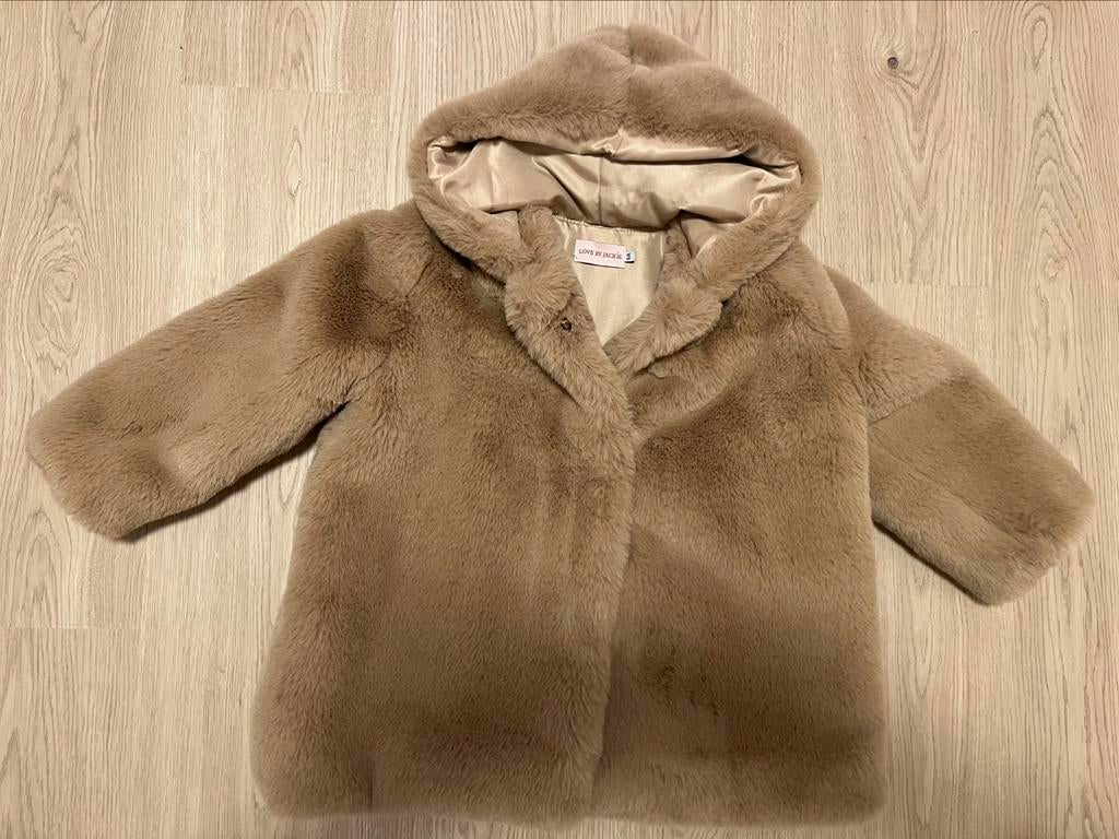 Mooie jas (faux fur) lovebyjackie - maat 5 jaar, Ophalen of Verzenden, Zo goed als nieuw, Jas