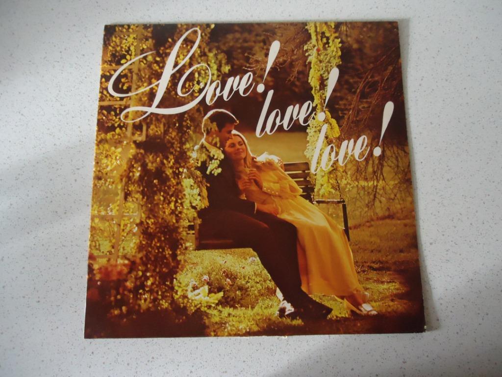 LP "Love !, Love ! Love !  anno 1982., CD & DVD, Vinyles | Compilations, Enlèvement ou Envoi, Comme neuf, 12 pouces, Musique du monde