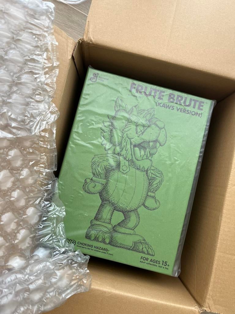 Kaws Frute Brute brand new art object, Enlèvement