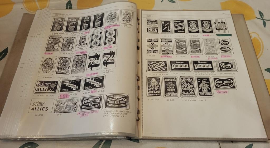 Kaartspelen jeu de cartes 142 pages catalogue photocopies, Collections, Marques de bière, Enlèvement