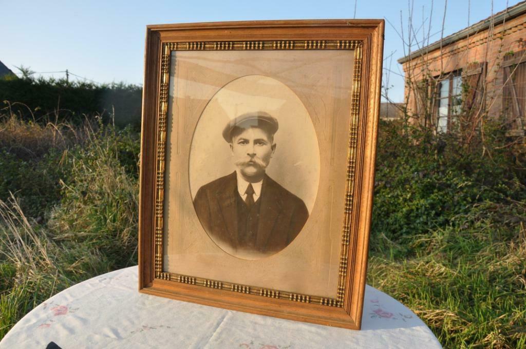 encadrement ancien avec photographie homme a la casquette, Ophalen of Verzenden