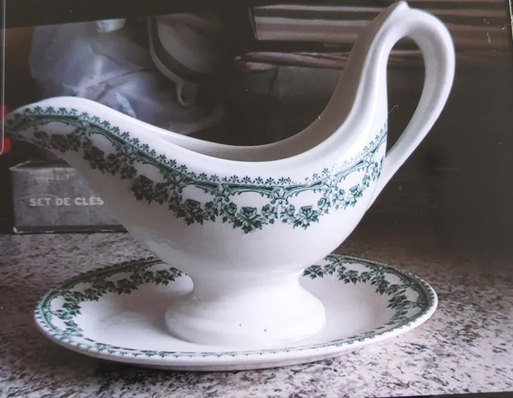 Très belle saucière boch la louviere, Enlèvement ou Envoi
