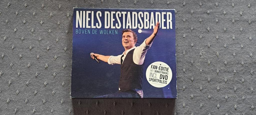 Niels destadsbader boven de wolken, Ophalen of Verzenden
