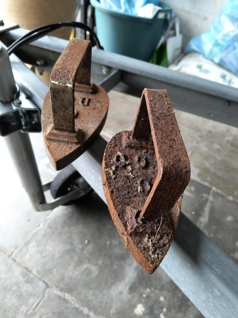 Vintage strijkijzer, Ophalen