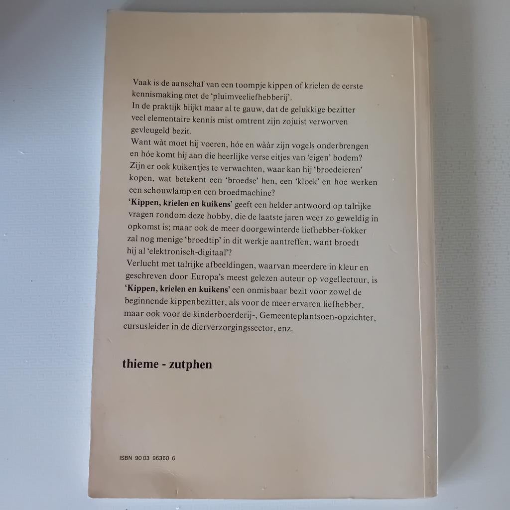 Kippen krielen en kuikens., Ophalen of Verzenden, Gelezen, Pluimvee