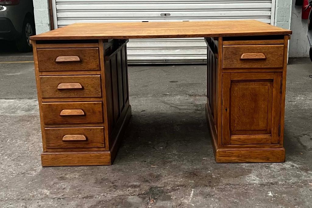 Groot massief eiken bureau (150 breed, 120 diep, 80 hoog), Ophalen, Gebruikt