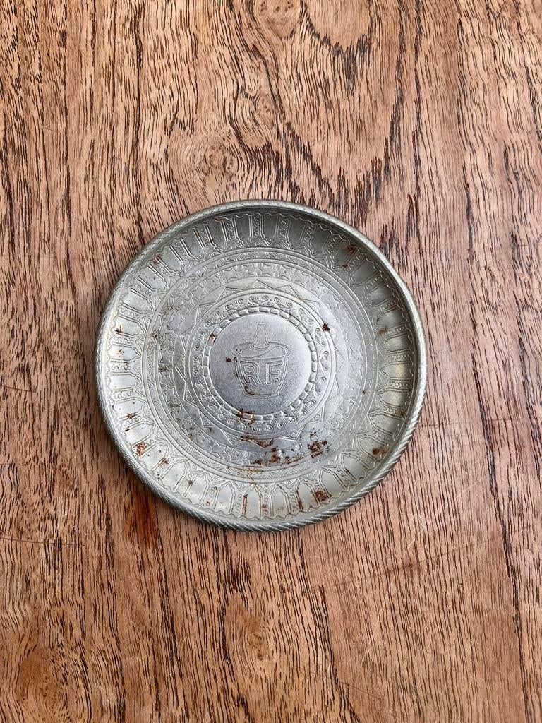 Zilverkleurige schaal met gegraveerd detail, Ophalen, Overige materialen, Gebruikt, Schaal