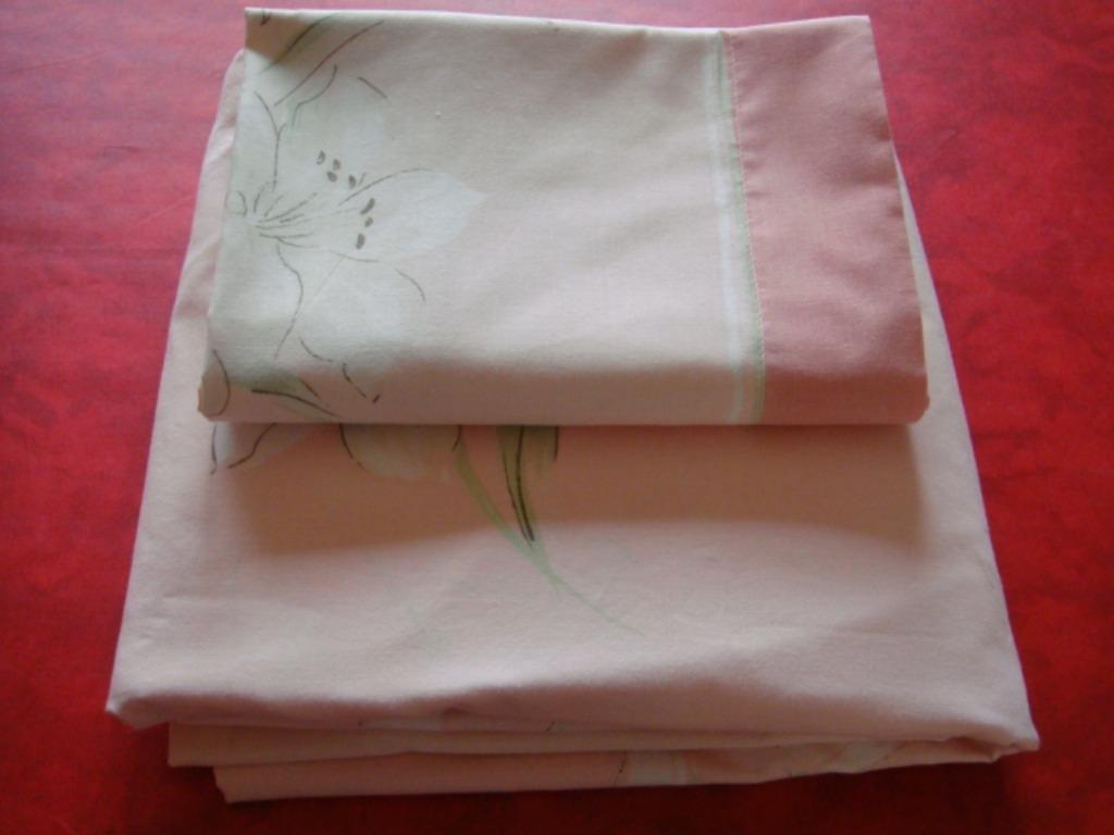 Housse Couette rose imprimée + 2 taies. "Blanche Porte"2pers, Maison & Meubles, Chambre à coucher | Linge de lit, Comme neuf, Housse de couette