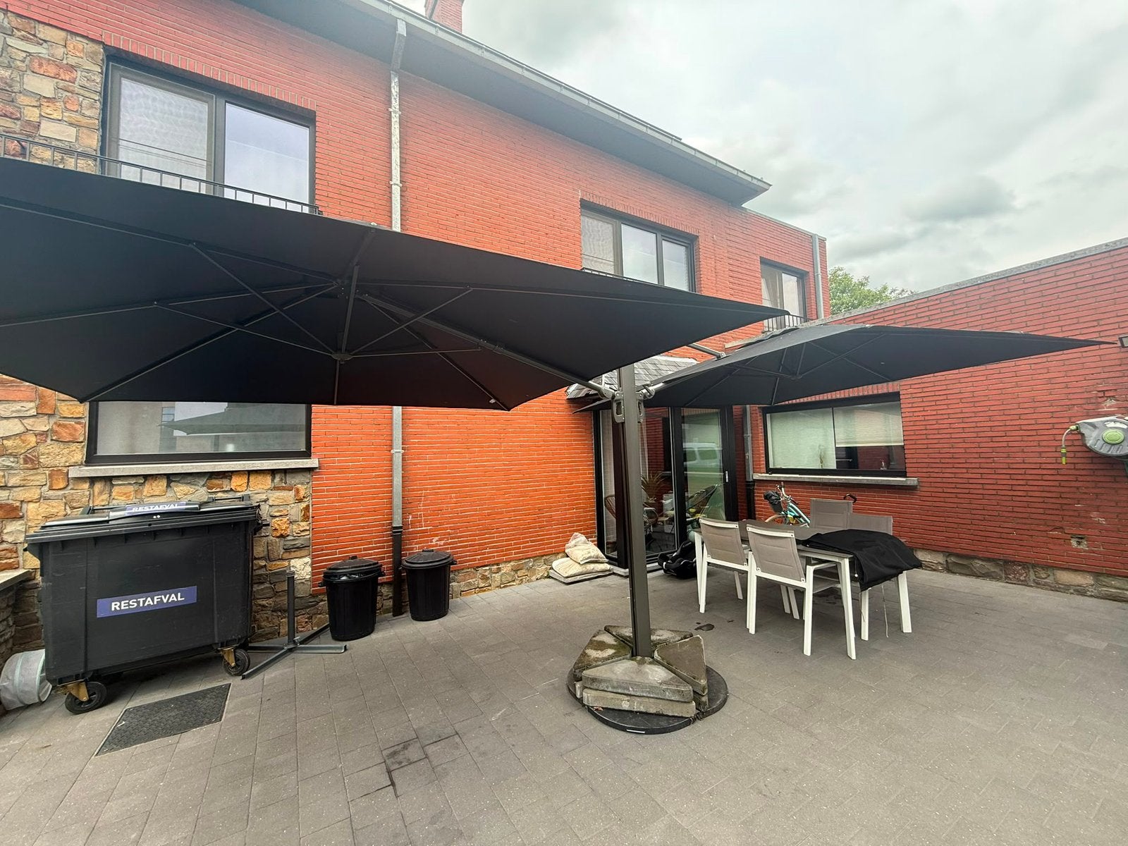 Luxe parasol te koop, Ophalen