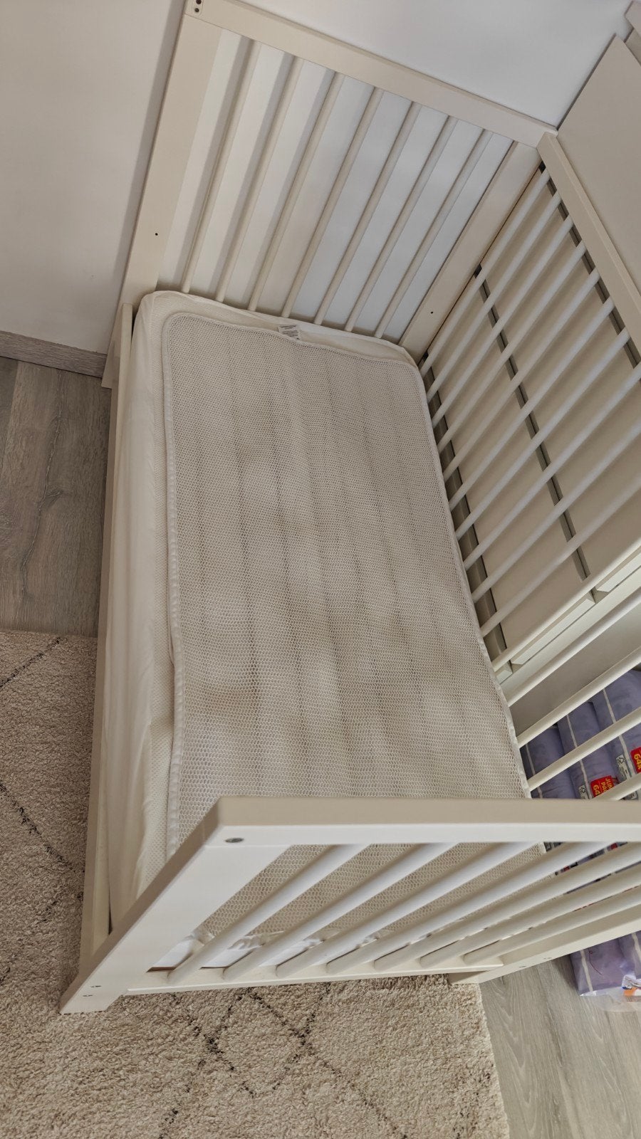 Mooi houten baby/peuterbed met matras en Aerosleep bescherme, Enlèvement, Sommier à lattes