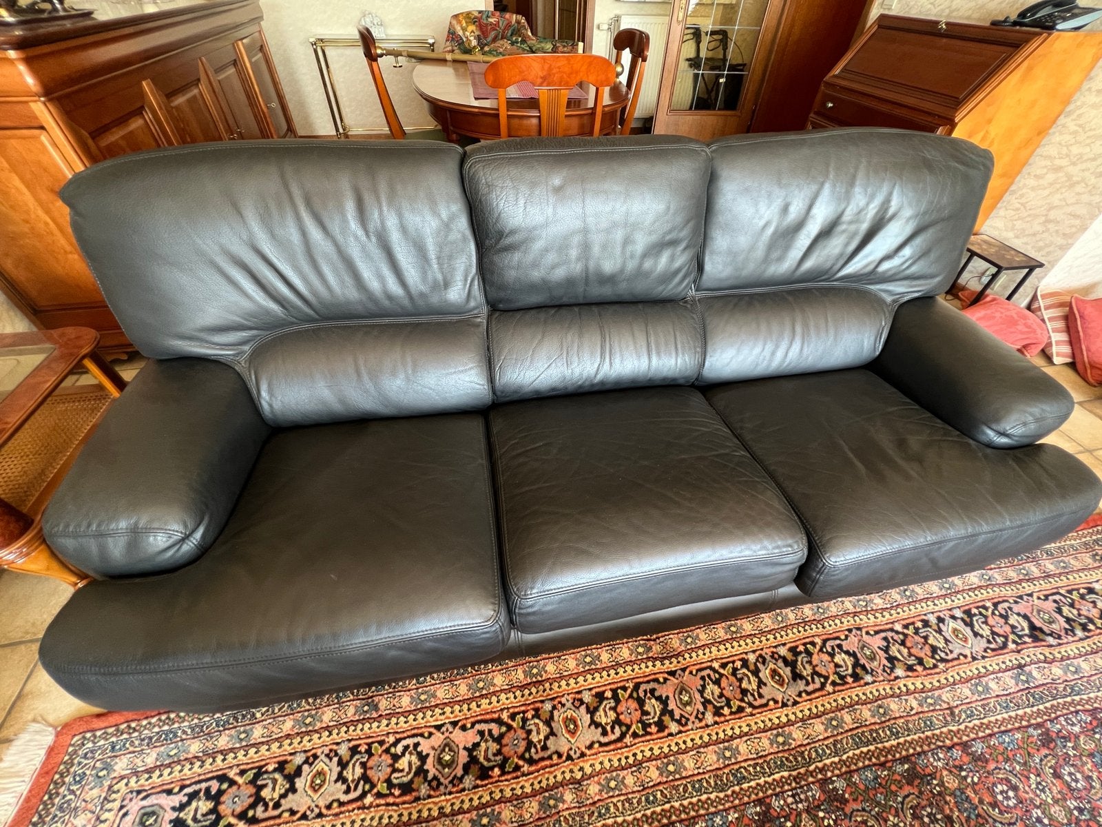 €75 27/04 AFGEHAALD - zwart leder salon - 3zit + 2 fauteuils, Ophalen, Zo goed als nieuw