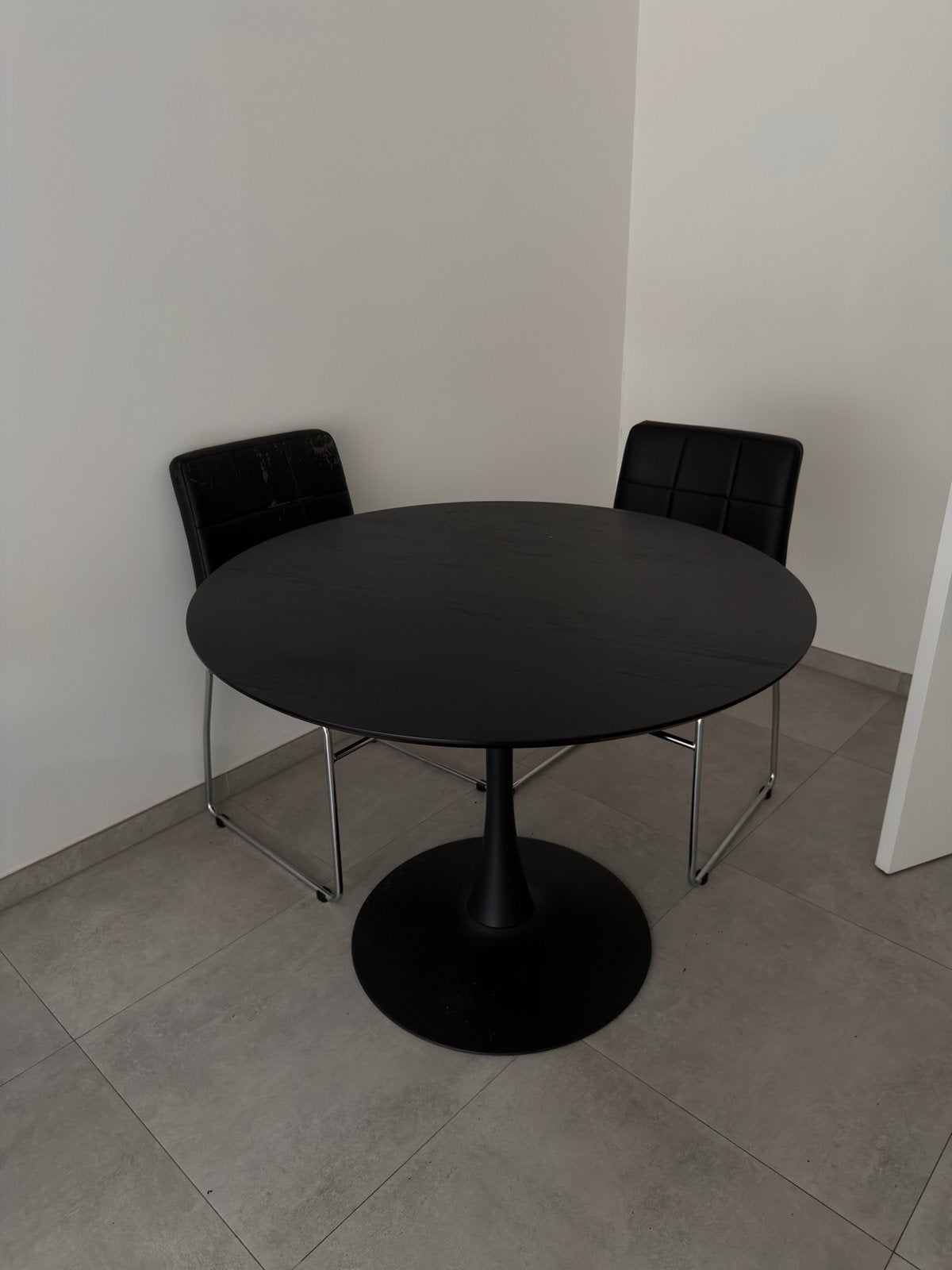 Ronde eettafel van jysk, Huis en Inrichting, Ophalen, Zo goed als nieuw