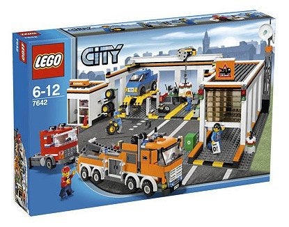 Lego 7642 Garage - Sealed, Kinderen en Baby's, Speelgoed | Duplo en Lego, City, Lego, Nieuw, Ophalen of Verzenden