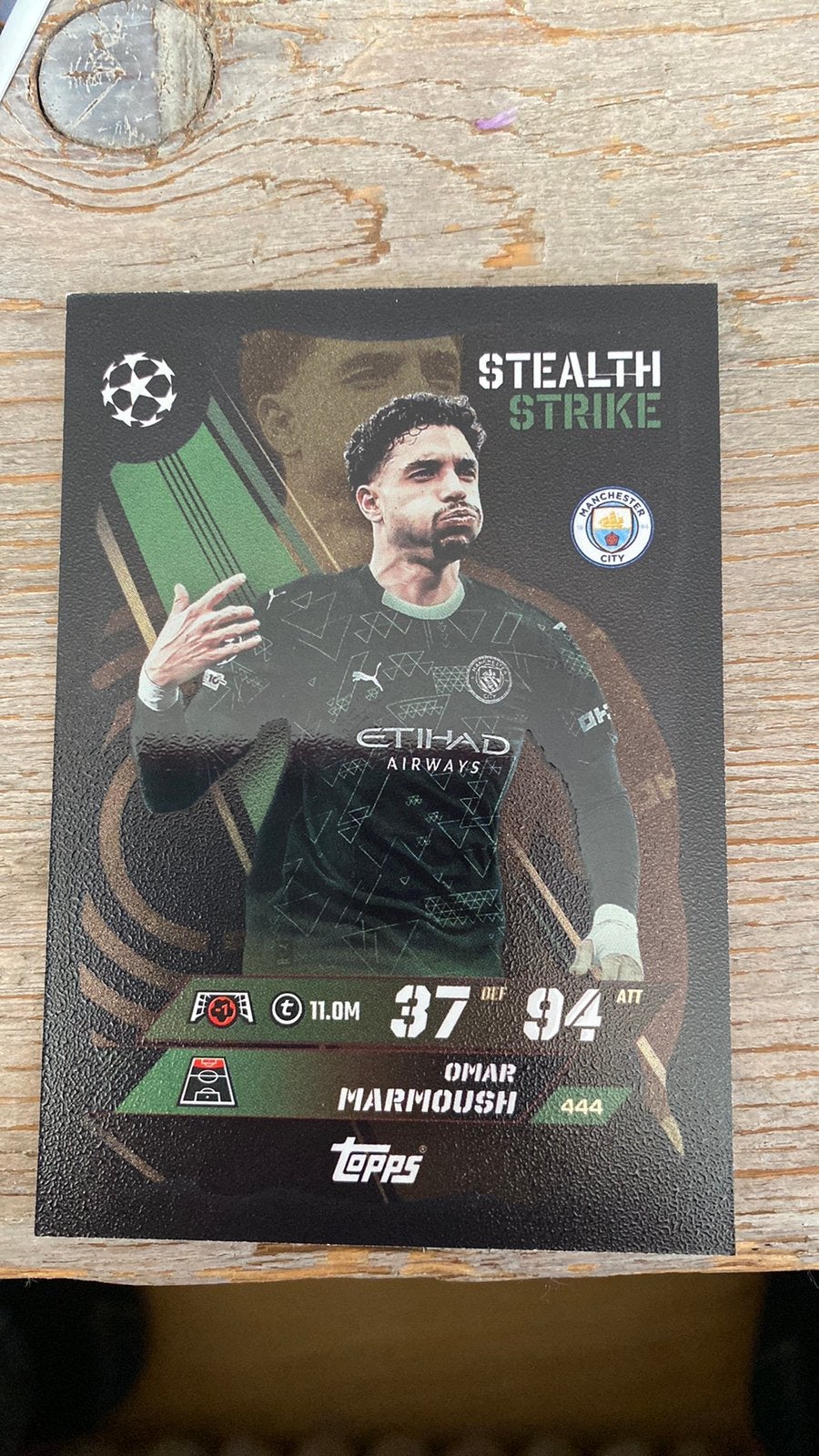 Stealth Strike Omar Marmoush Topps wedstrijd Attax nr. 444, Hobby en Vrije tijd, Verzamelkaartspellen | Overige, Zo goed als nieuw