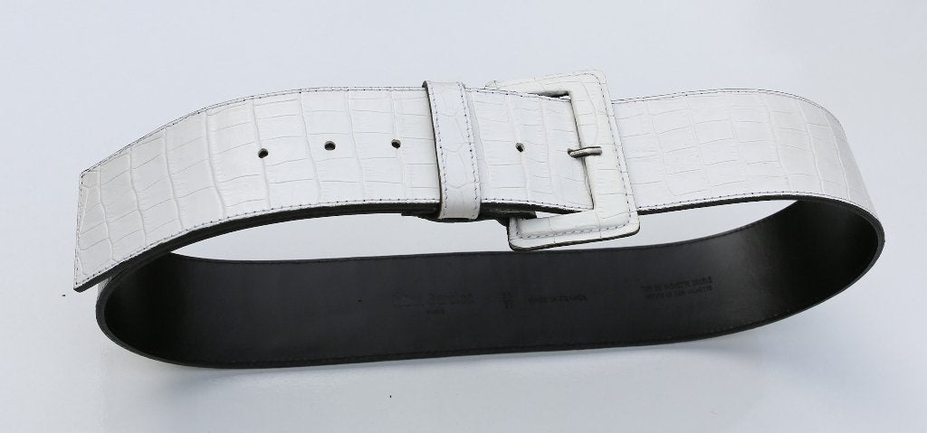 Mooie witte leren riem Mika Sarolea, Kleding | Dames, Heupriem, Ophalen of Verzenden, Zo goed als nieuw, 5 cm of meer