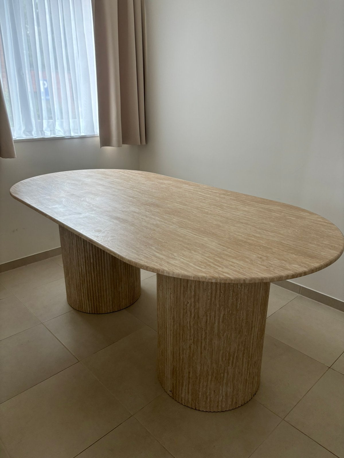Grote eettafel in travertijn, Huis en Inrichting, Ophalen, Zo goed als nieuw