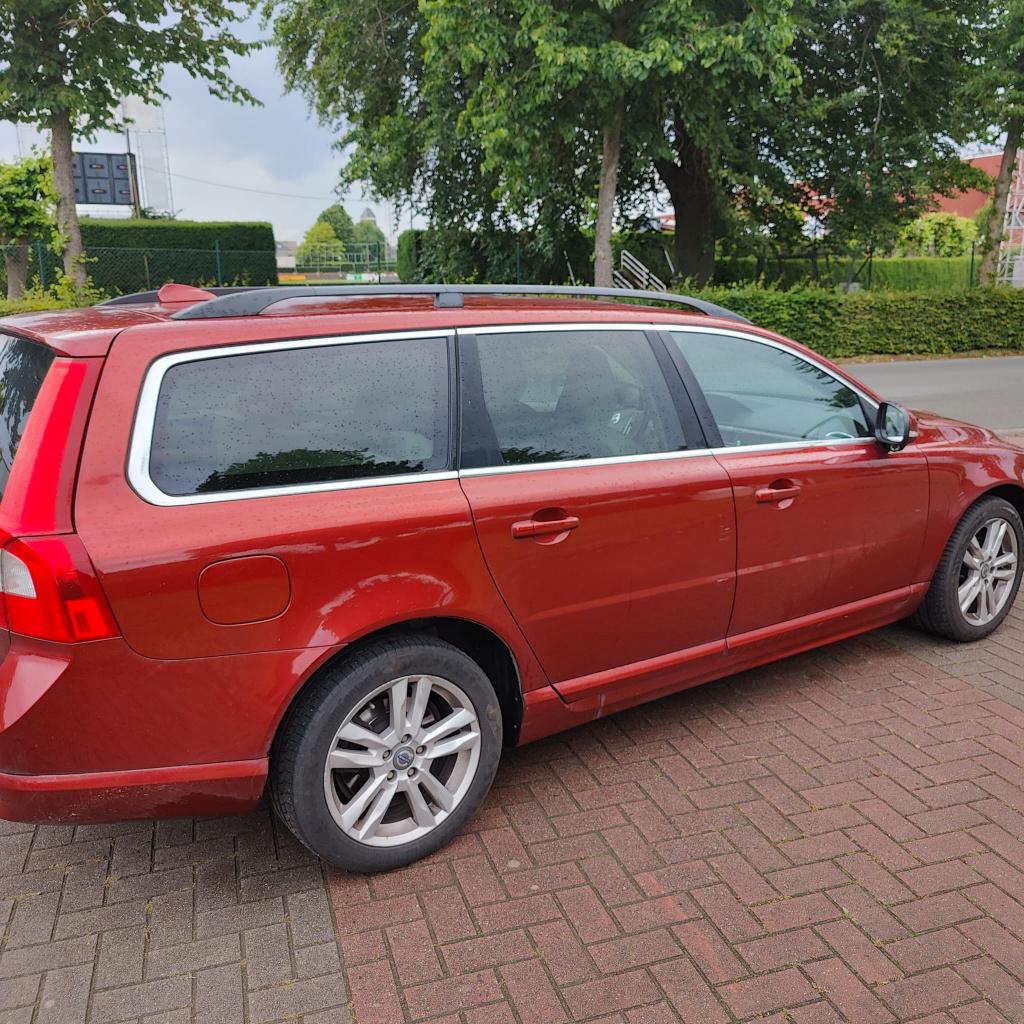 Volvo V70 D4 AUT Summup 2013, Auto's, Automaat, Euro 5, 1814 kg, Beige