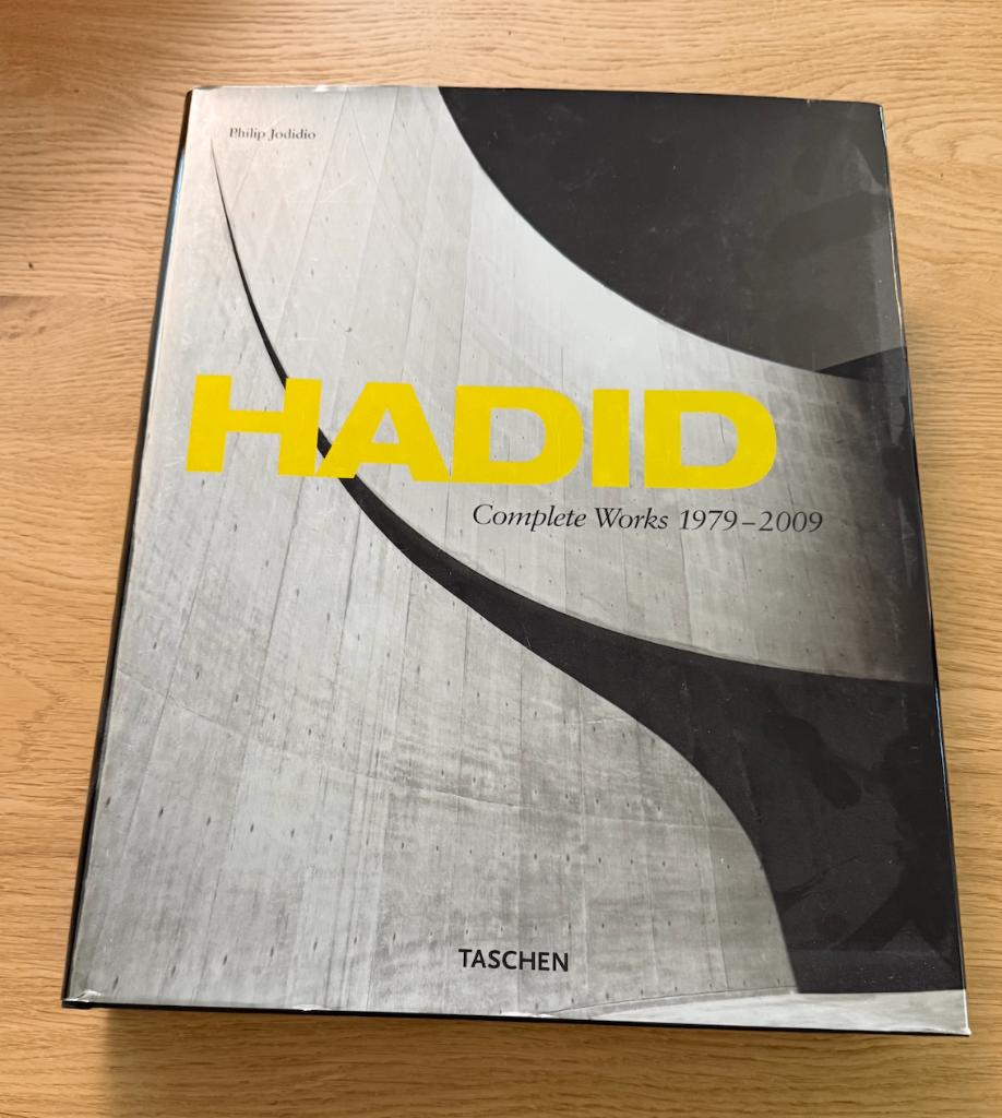 ZAHA HADID Complete works 1979-2009, Boeken, Biografieën, Gelezen, Kunst en Cultuur, Ophalen