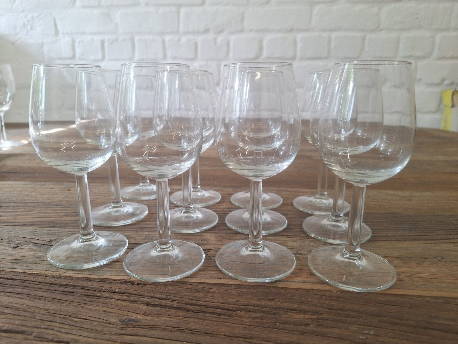 verres à vin, Enlèvement