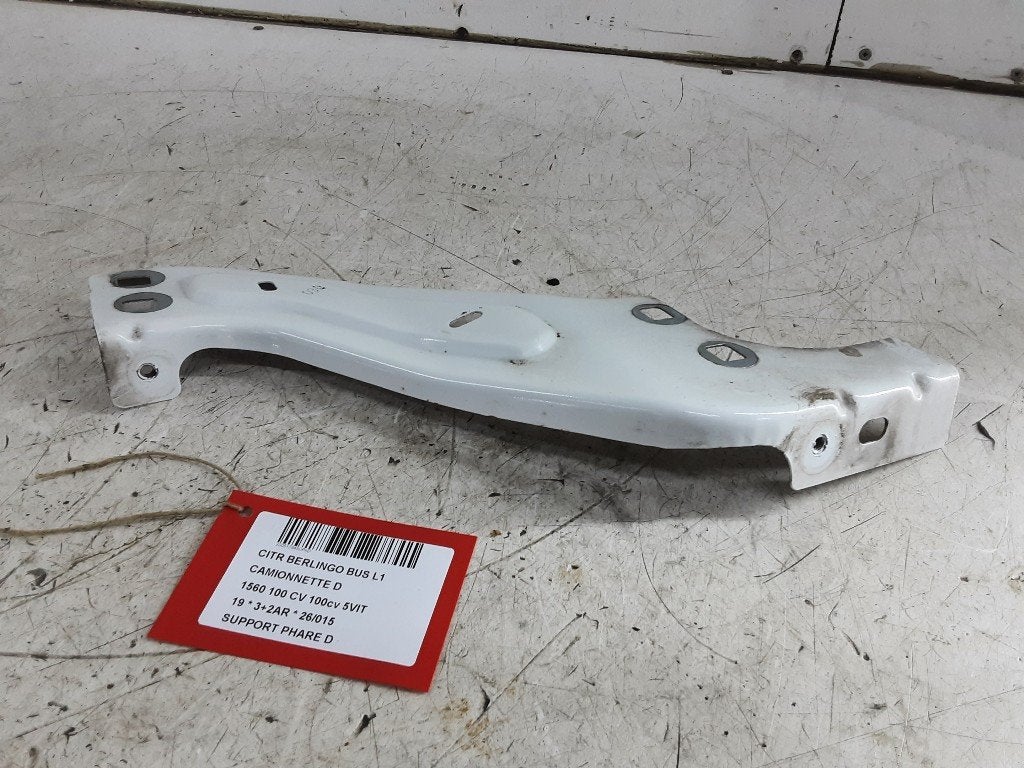 KOPLAMP HOUDER RECHTS Citroën Berlingo (03D), Gebruikt, Citroën, Mevr. I. Hauben, Rue de l'Espoir 34 34
4030  GRIVEGNÉE, BE