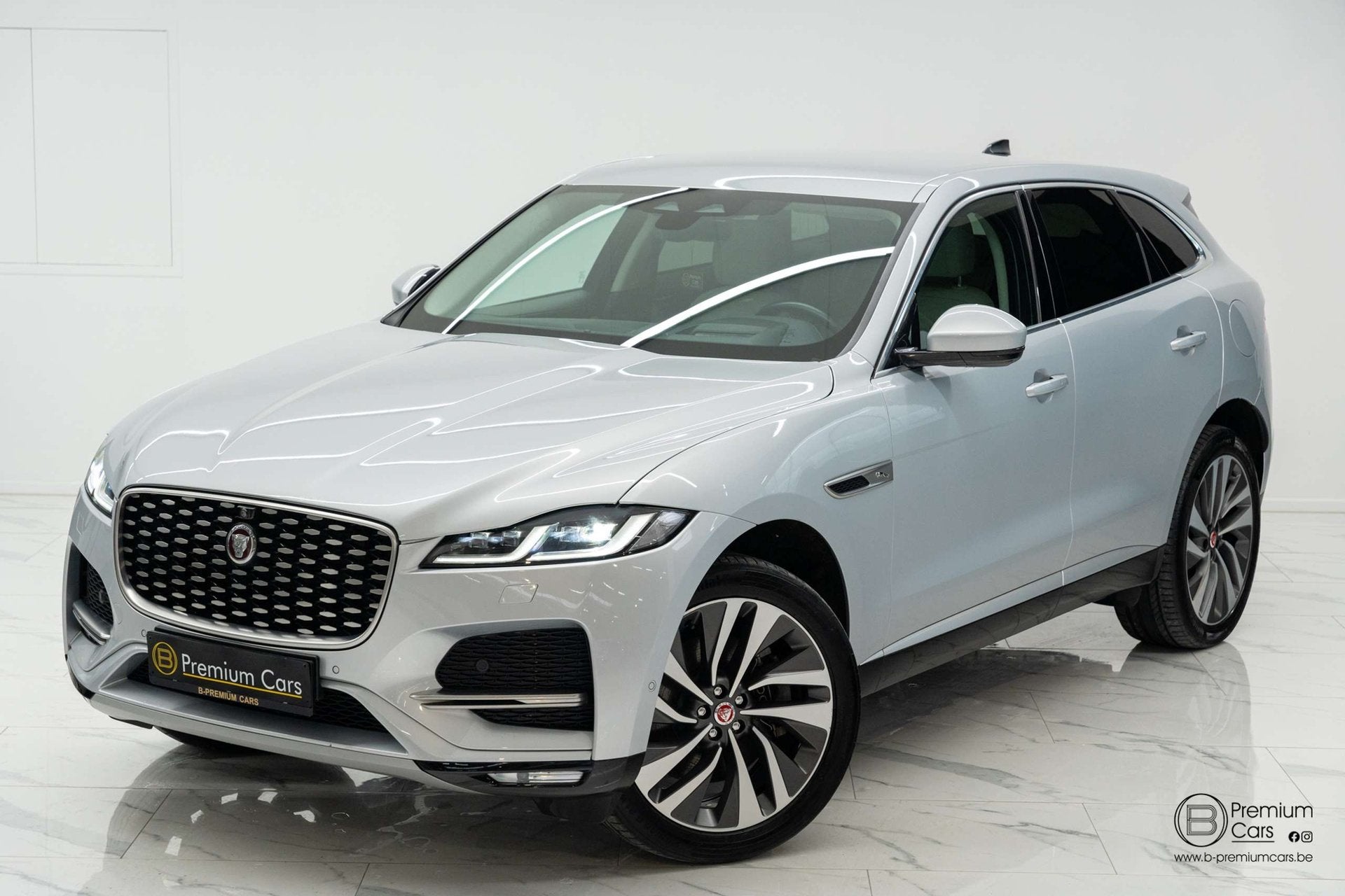 Jaguar F-Pace AWD P400e! Luxury line! Ultra full options! AC, Autos, Jaguar, Argent ou Gris, Achat, Phares entièrement LED, Euro 6