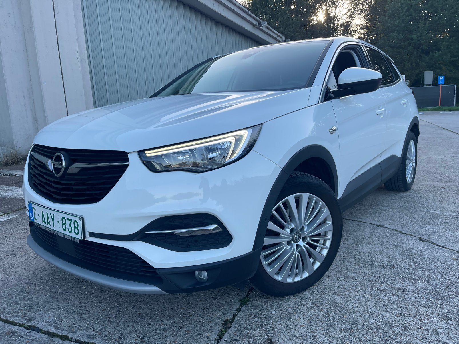 Grandland X 1.2i AUTOMAAT/Navi/1 JAAR GARANTIE!!!!!!, Auto's, Stof, Wit, 5 zetels, 5 deurs