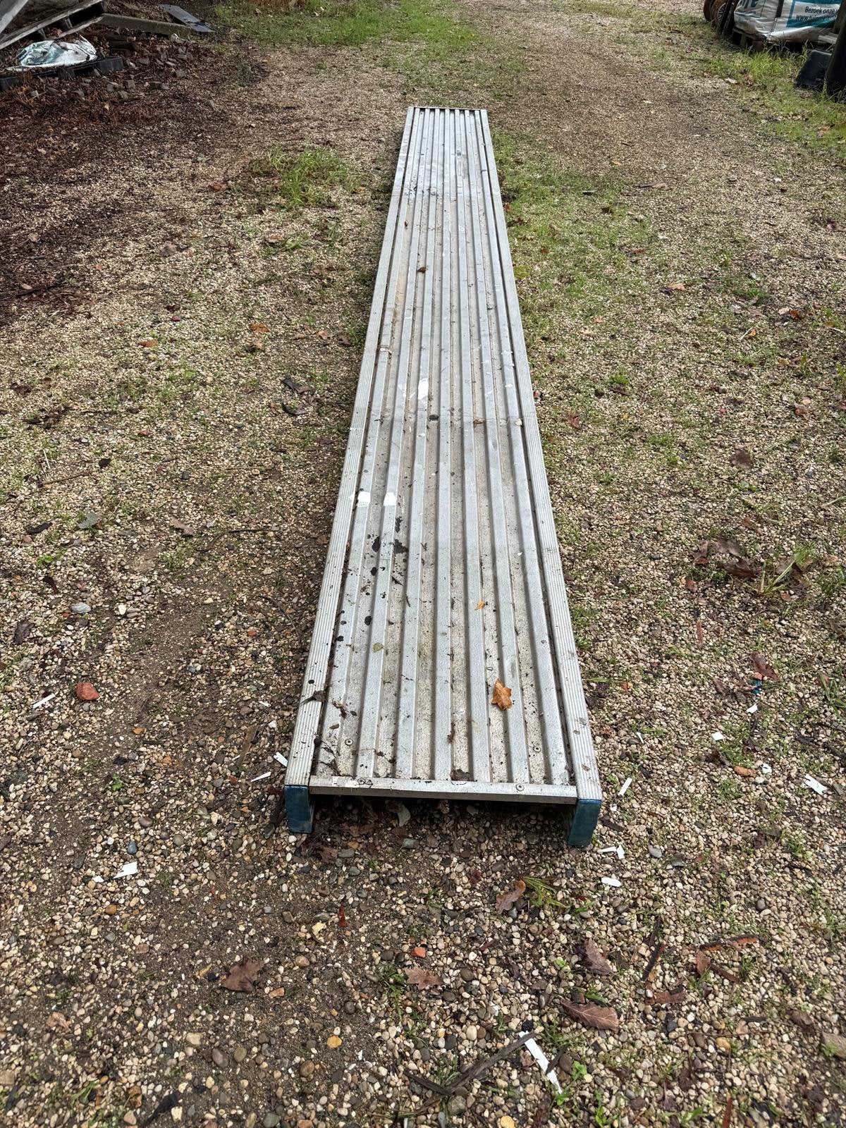Stevige aluminium loopbrug / werkbrug, Doe-het-zelf en Bouw, Ophalen, Zo goed als nieuw