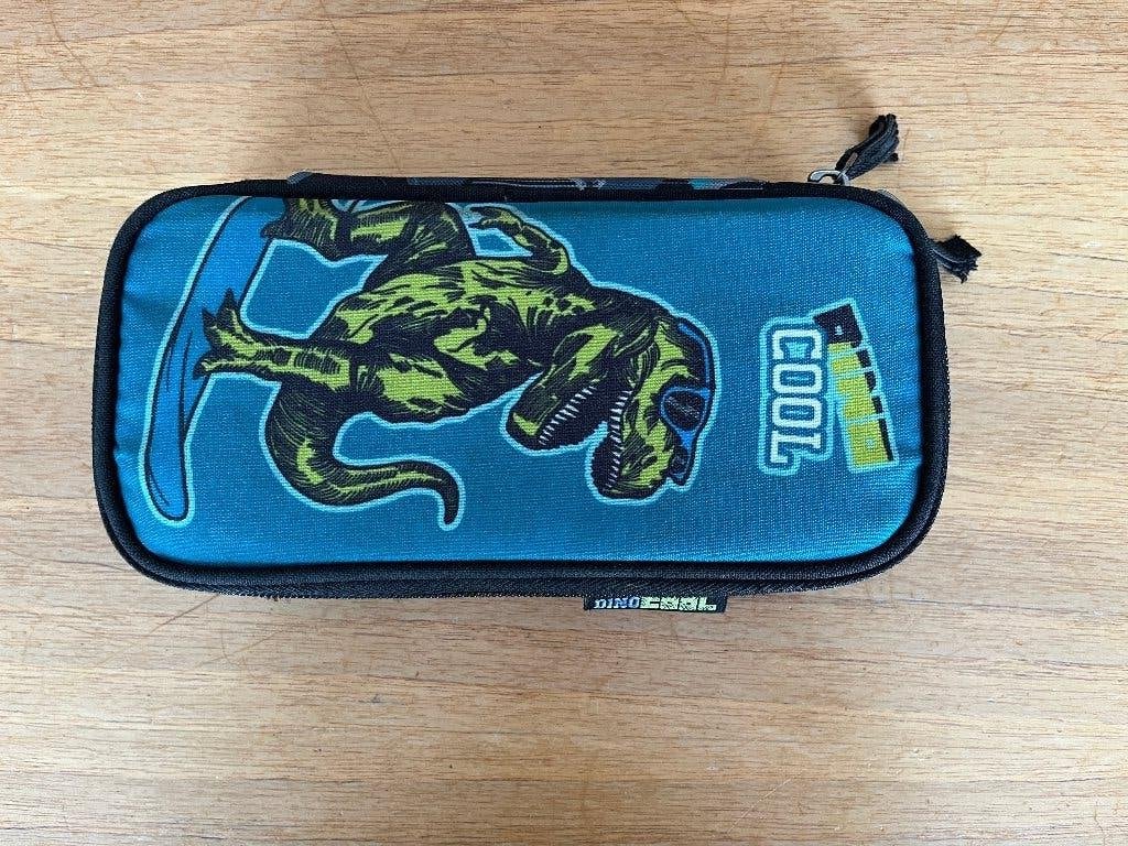 Pennenzak Dino Cool, Diversen, Ophalen of Verzenden, Gebruikt