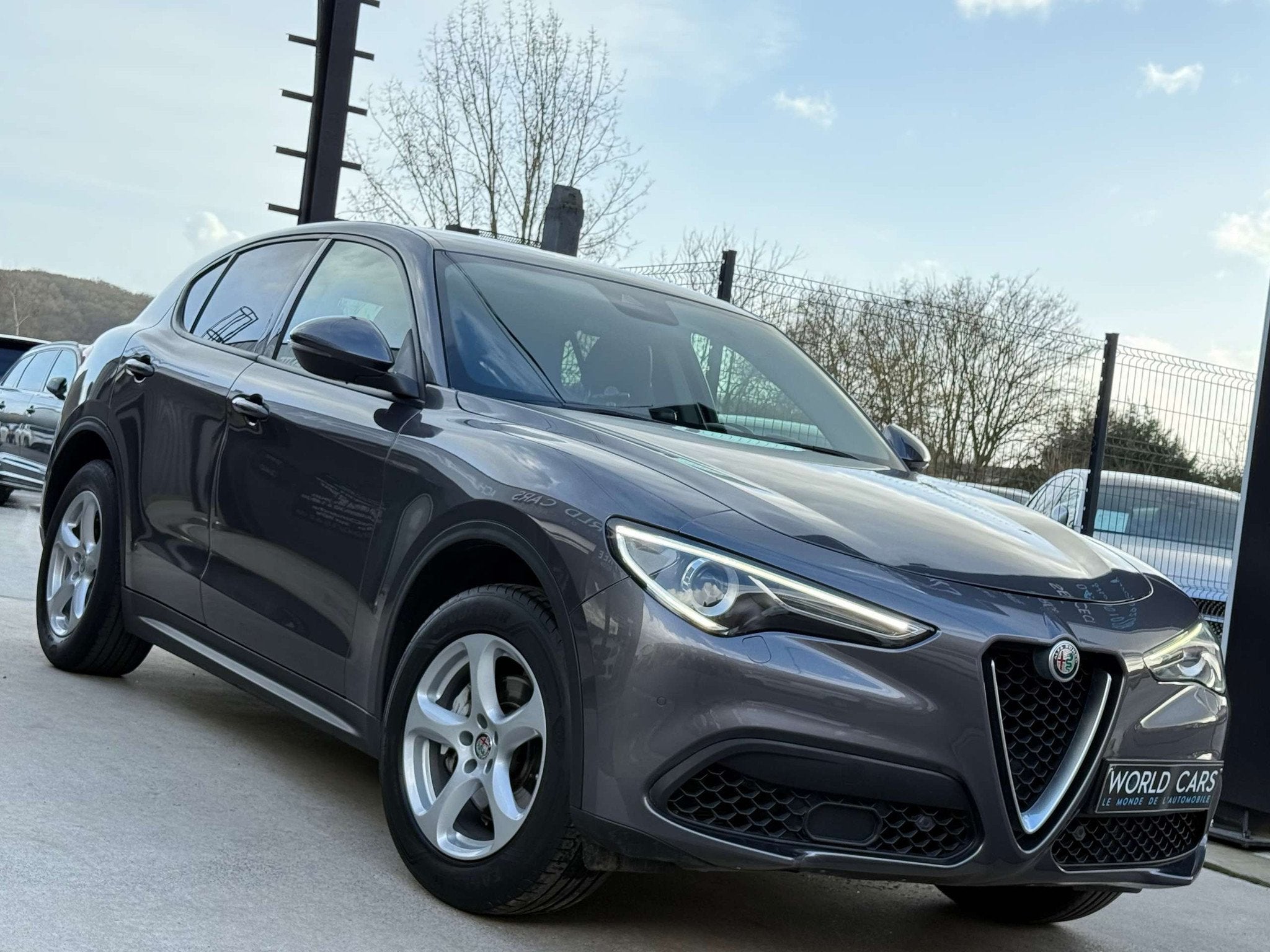 Alfa Romeo Stelvio 2.0 T AWD AUTOMATIQUE NAVIGATION GARANTIE, Autos, Alfa Romeo, Argent ou Gris, Achat, Euro 6, 200 ch