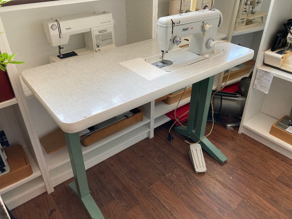 Pfaff 260 semi industrie - IN TAFEL zware materialen/leer, Hobby en Vrije tijd, Naaimachines en Toebehoren, Gebruikt, Naaimachine