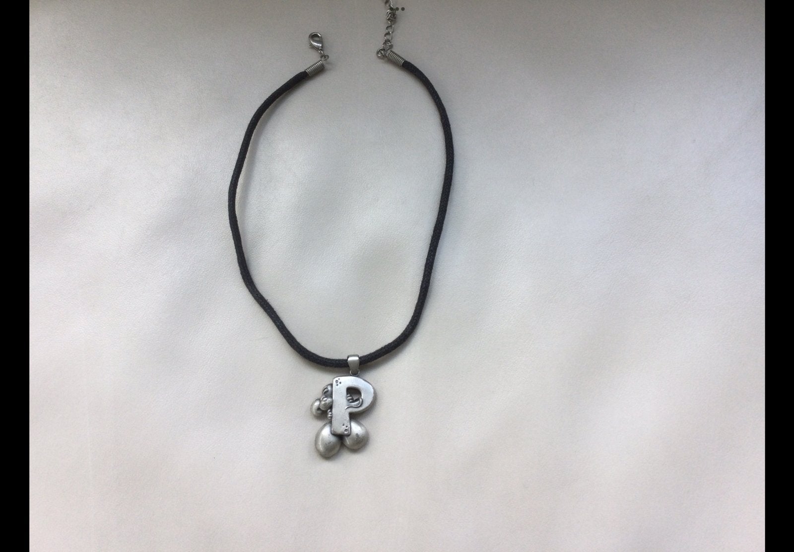 Collier Diddl avec lettre P, Enlèvement ou Envoi, Diddl, Comme neuf, Statue ou Figurine