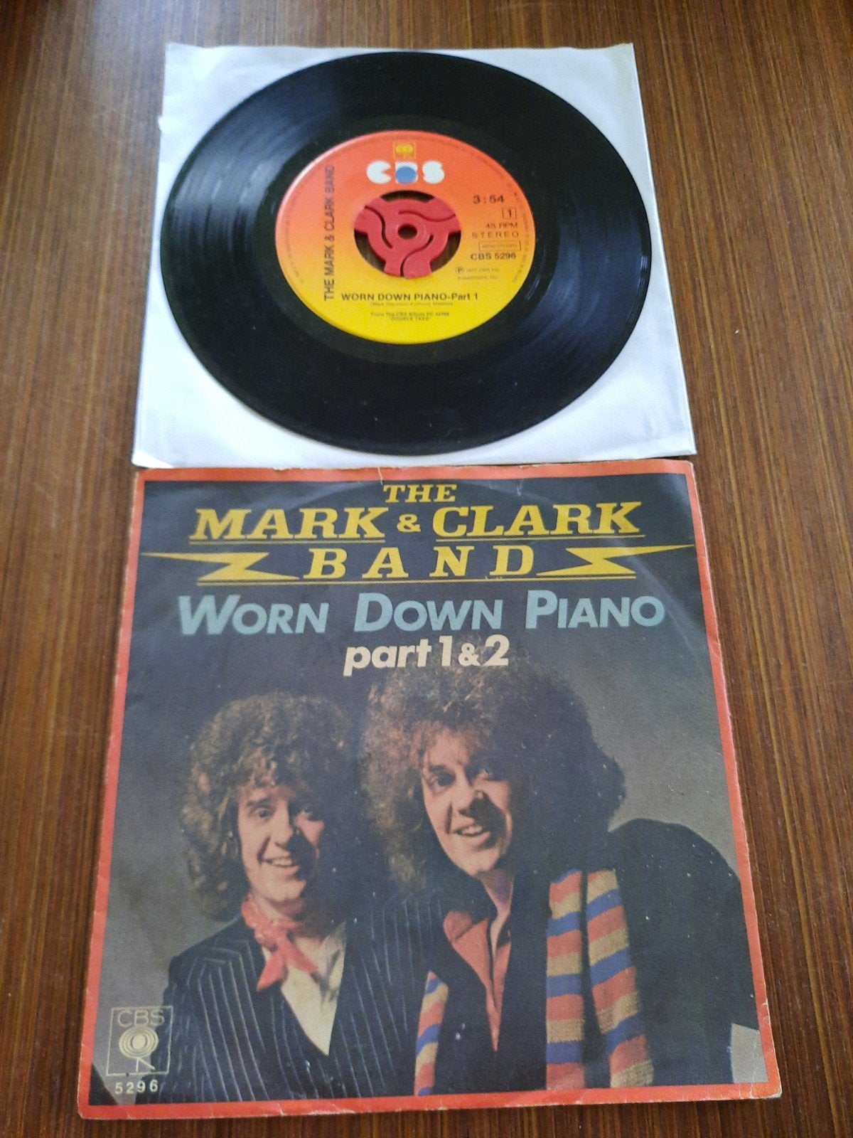 The Mark & Clark band.Worn down piano., Ophalen of Verzenden