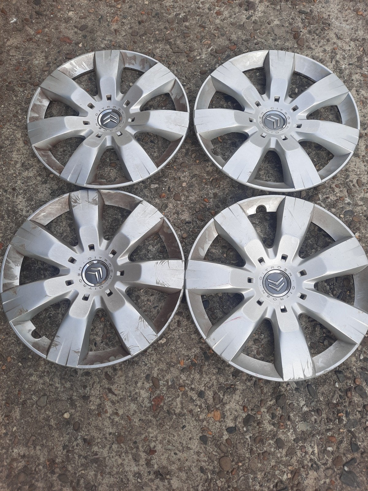 Wieldeksels citroen 16 inch, Ophalen