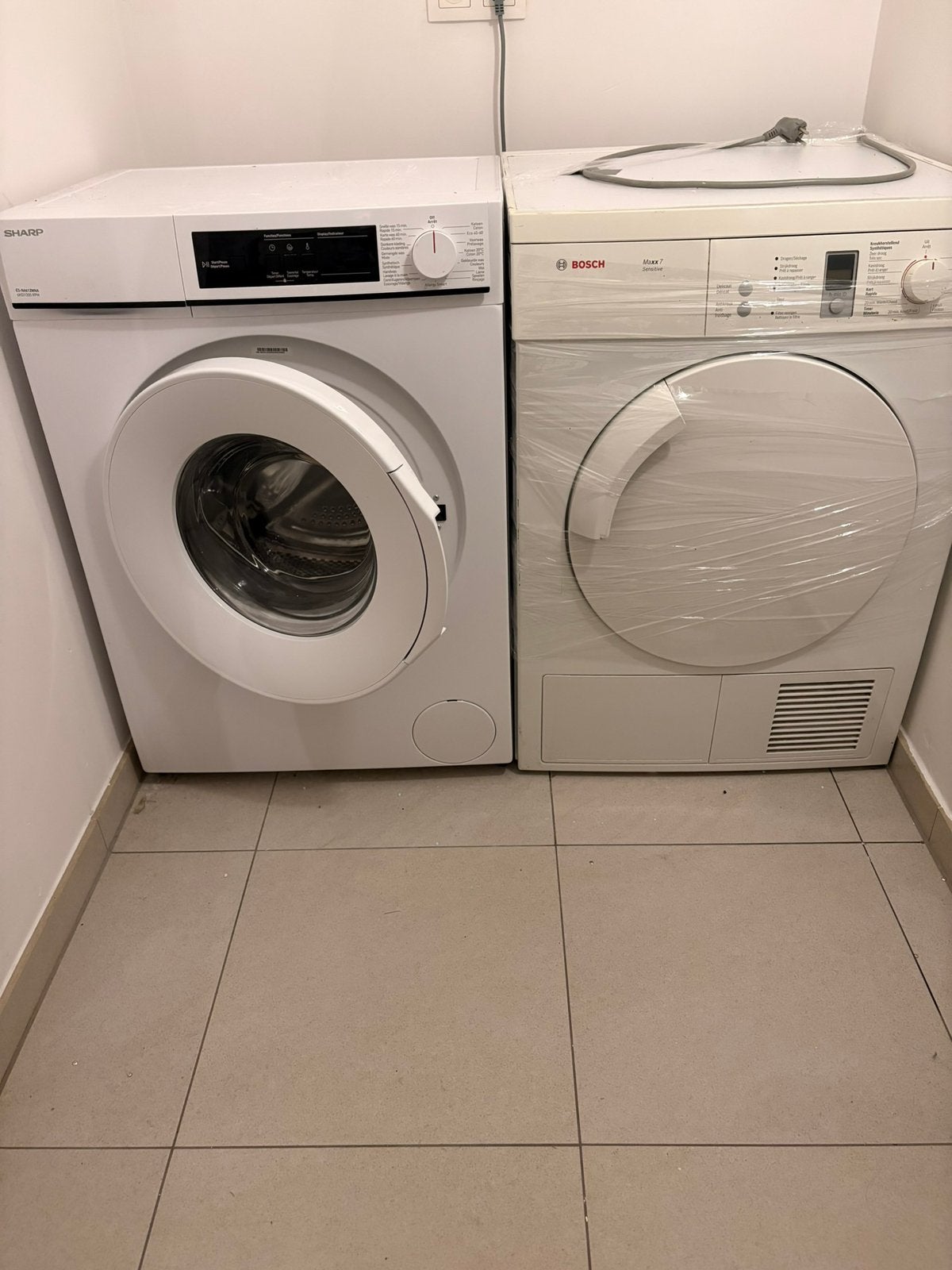 Wasmachine en droogkast ( geen condensatie), Elektronische apparatuur, Wasmachines, Ophalen, Zo goed als nieuw