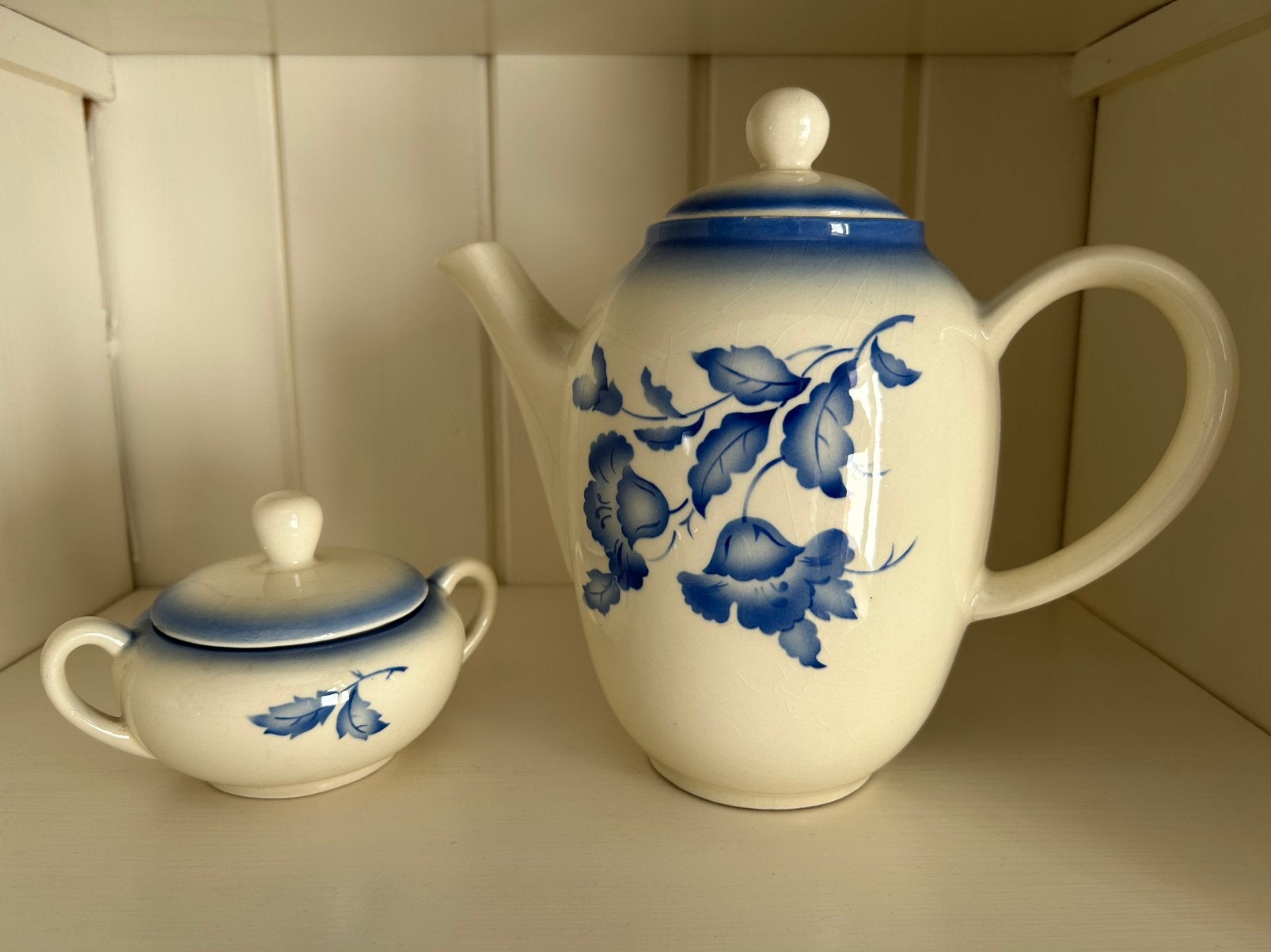 Suikerpot en koffiepot wit/blauw, Maison & Meubles, Cuisine | Vaisselle, Pichet, Enlèvement, Utilisé, Campagne/Folklorique