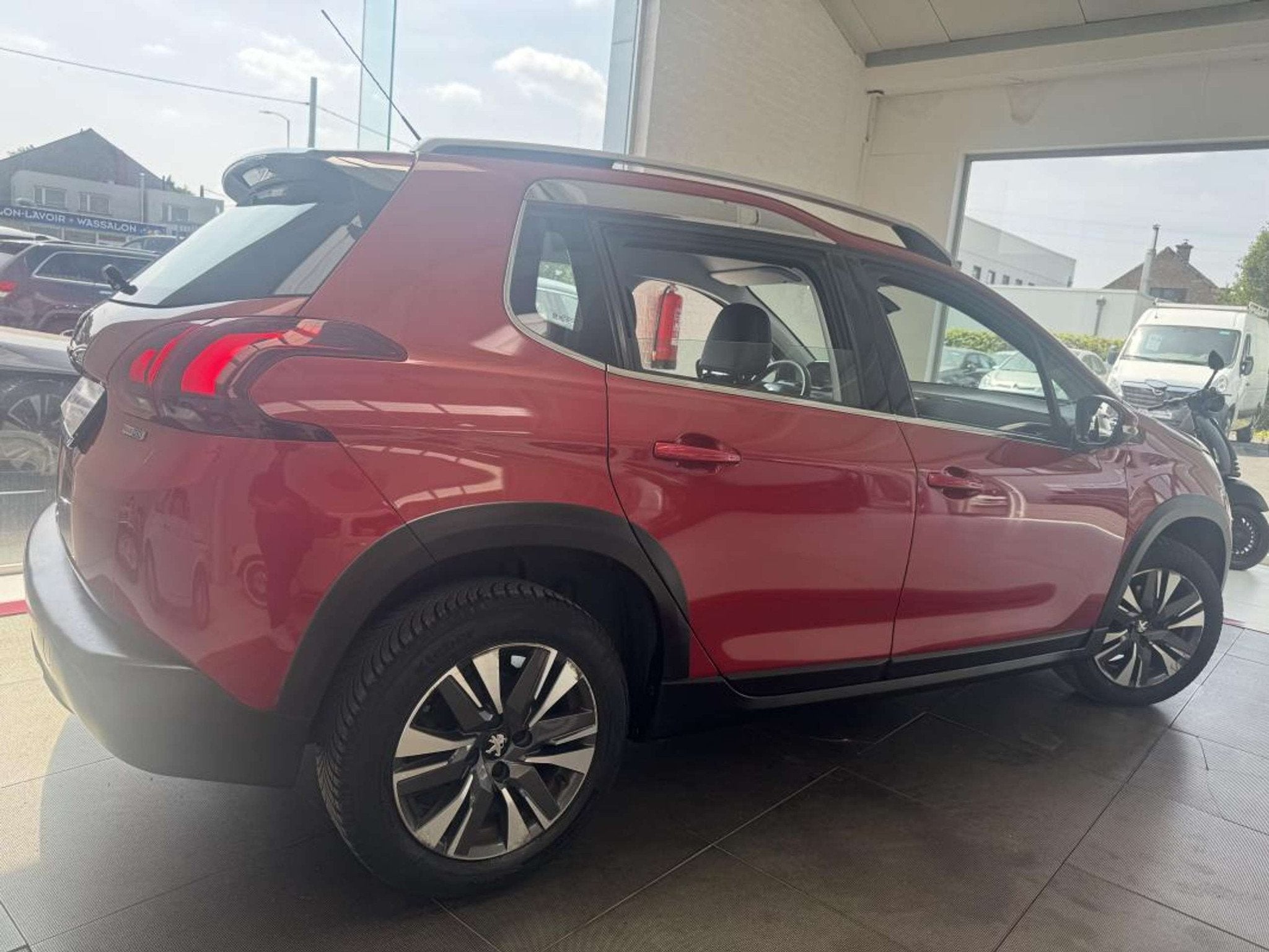 Peugeot 2008 PHASE2 1.6BLUEHDI 100CH 1ER MAIN DISTRIBUTION O, Rouge, Achat, Entreprise, Boîte manuelle