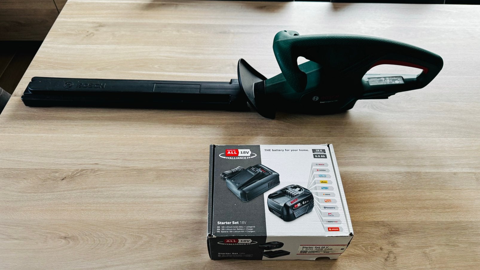 Taille haie bosch easyhedgecut + grosse batterie 6ah, Enlèvement, Comme neuf, Batterie