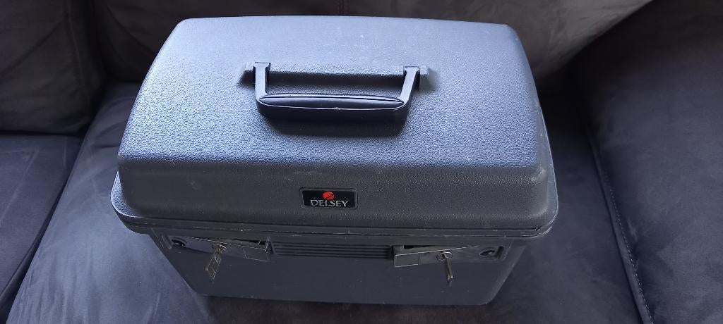 beautycase, Ophalen, Gebruikt, Met slot, Grijs
