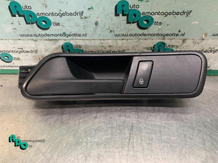 Poignée portière 2portes gauche d'un Volkswagen Caddy (Cad, Autos : Pièces & Accessoires, Volkswagen, -, 3 mois de garantie, Utilisé