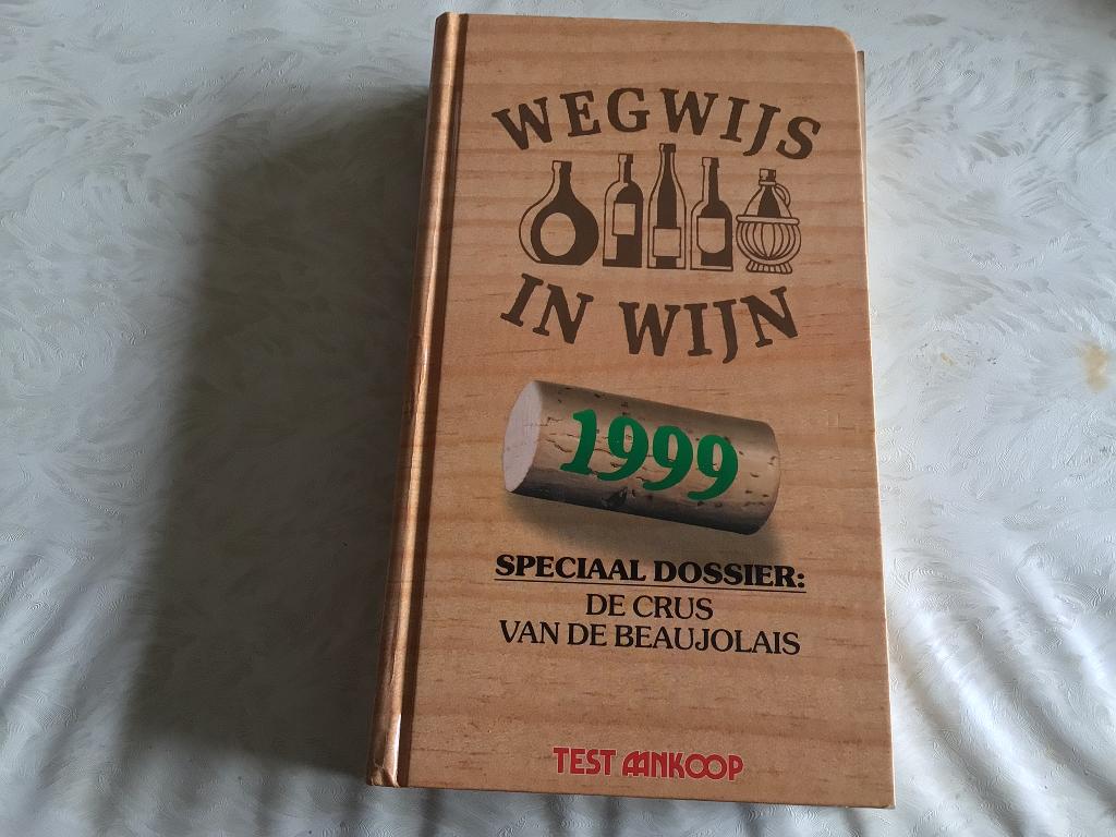 Wegwijs in wijn 1999 test aankoop boek wijn liefhebber, Ophalen of Verzenden, Gelezen