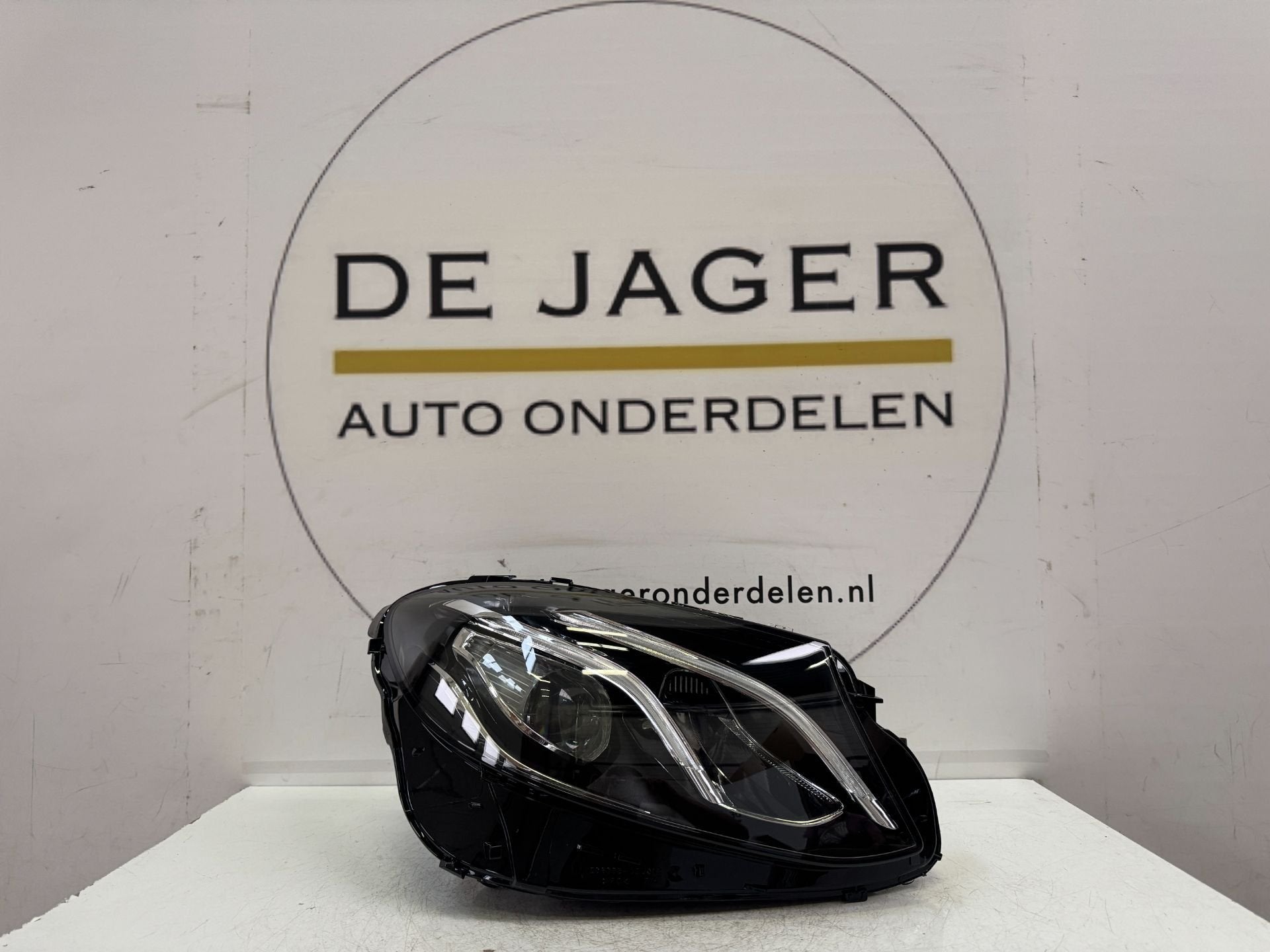 Phare haute performance pour Mercedes Classe E W213 A2139064, Neuf, Mercedes-Benz AG, Mercedes-Benz, Mercedesstrasse 120
70372  Stuttgart, DE