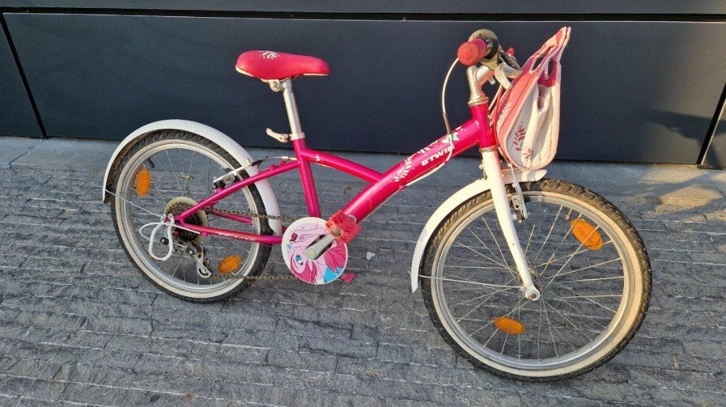 Velo Btwin 20 pouces pour fille, Vélos & Vélomoteurs, Vélos | Filles, B-Twin Decathlon, Vitesses, Frein sur jante, Utilisé